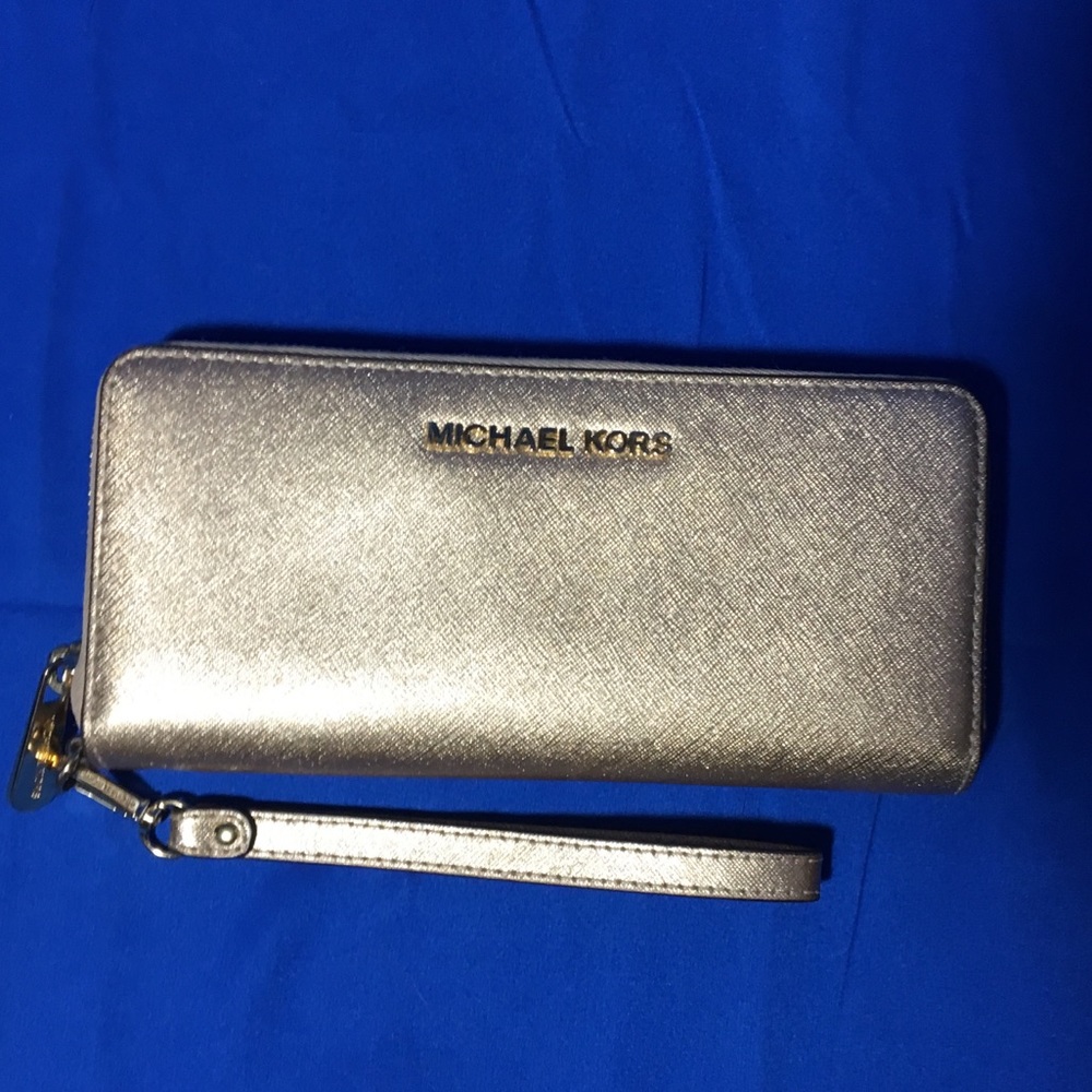 Michael Kors Wristlet Clutch Wallet - Picture 2 of 8